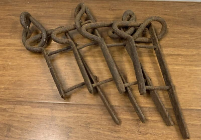 ANTIGUAS PERCHAS PUERTA GRANERO De Colección Hierro Fundido Metal Granja Diseño Inusual Único Foto 1 de 4