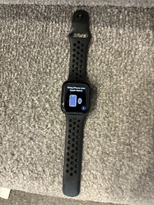 Used Apple Watch Nike Series 7 41mm Midnight, FRONT GLASS CHIPPED cracked - Image 1 of 4