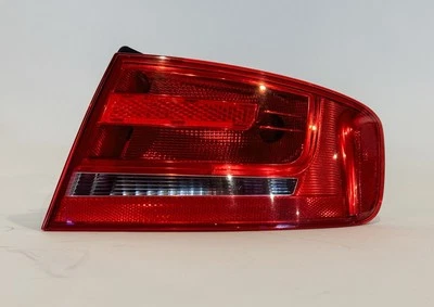 Audi A4 2.0T 2009 sedán luz trasera, lado derecho del pasajero QTR montaje en panel OEM Foto 1 de 4