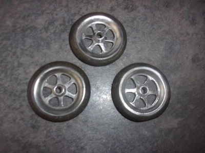 Lot de 3 roues pour jouet ancien - Diamètre de la jante : 48 mm - Photo 1/2