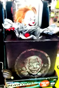 Rare Hot Toys Pennywise Doll Pennywise Jack-in-the-Box Display Only Accessories - Picture 1 of 9