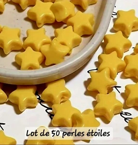 Lot de 50 perles étoiles acrylique Jaune, environs 1 cm, neuf - Picture 1 of 1