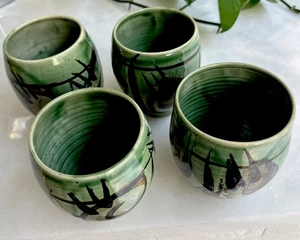 Handgefertigte Studio Kunst Keramik Set 4 Becher/Becher signiert grün/braun - Bild 1 von 4