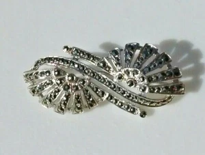 Crystal Clear Rhinestone Swirl Brooch Pin Brooch - Picture 1 of 3