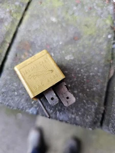 Jaguar Siemens 4 pin relay yellow 40A V23134-J57 X77 DAC 4506 XJ40 XJ6 - Picture 1 of 6