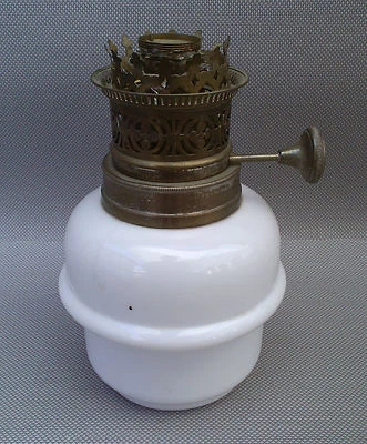 Ancienne pied de lampe à pétrole en opaline déco vintage french antique lampe  - Photo 1/3