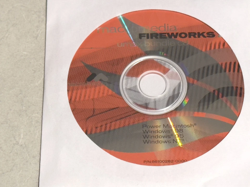 EC. Macromedia Fireworks CD - (WIN/MAC) - (USED) - Image 1 of 1