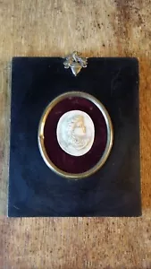ANTIQUE VICTORIAN LAVA CAMEO INTAGLIO HEAD OF A GIRL - PORTRAIT MINIATURE FRAMED - Picture 1 of 9
