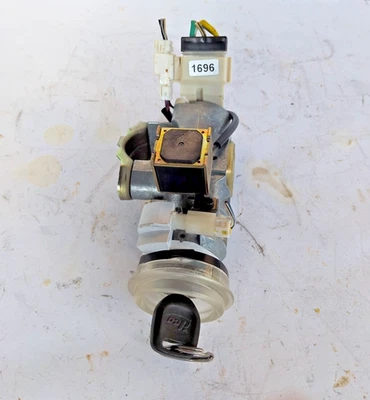 Subaru Legacy Outback 2005-2007 bloqueo de encendido con llave e inmovilizador 88215AG00A OEM Foto 1 de 4