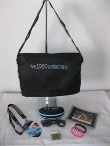 Taylor Swift 1989 World Tour VIP Black Messenger Bag, Lanyard, Sunglasses + more - Bild 1 von 16