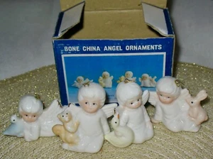 Vintage 4 Engel Cherub Ornament Set 2" Bone China Weihnachten auf der ganzen Welt - Bild 1 von 9