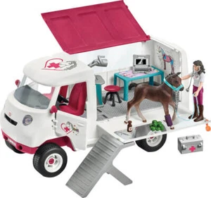schleich® Horse Club 42439 Mobile Tierärztin mit Hannoveraner Fohlen - Bild 1 von 5