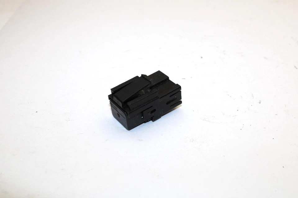 2006 Yamaha Attak Oem Relay 8FP-81950-01-00 Q2400 - Image 1 of 4