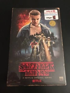 *NEW STRANGER THINGS SEASON 1 one BLU RAY DVD 4 DISC TARGET VHS PACKING + POSTER - Bild 1 von 2