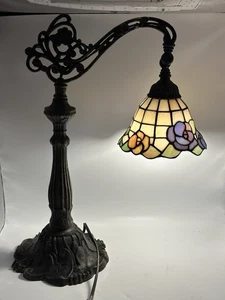 Tiffany Style Daffodil Stained Glass Bridge Arm Table/Desk Lamp Art Deco Flowers - Picture 1 of 21