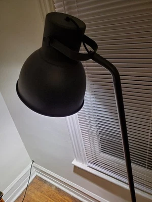 IKEA HEKTAR Floor lamp, dark gray with a led bulb.The simple, - Image 1 of 4