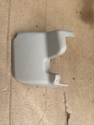 10 - 16 CADILLAC SRX TRASERO DERECHO PASAJERO ASIENTO INFERIOR EMBELLECEDOR CUBIERTA A63 Foto 1 de 4