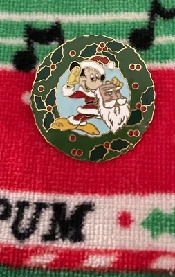 Walt Disney World Mickey Mouse Santa Christmas Wreath 2000 Open Edition Pin #515 - Image 1 of 4