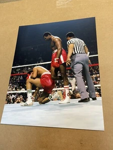 Larry Holmes UNSIGNED 8X10 PHOTO FORMER CHAMPION Easton Assassin - Picture 1 of 1