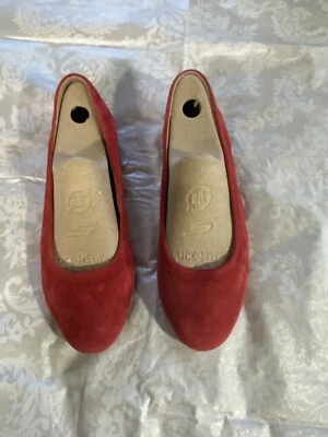 Crown Vintage Melidee Ballet Plano, Estilo: CV-MELIDEE, Talla 8.5M Color Rojo Foto 1 de 4