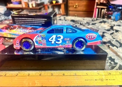 Richard Petty #43 1964 Plymouth 1/24 Racing Champions Petty Racing 50th Anv. Car - Image 1 of 4