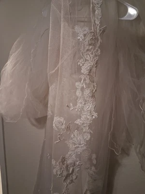 Jessica Mcclintock Wedding Embroidered Detail Sz4 Dress & 130in Beaded Veil  - Image 1 of 4