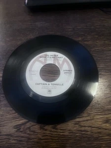 Captain & Tennille 45rpm D Keyboard Blues & You Never Done It Like That VF B97 - Foto 1 di 5