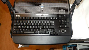 Dell Poweredge Rack Consol 15FP MF792, toetsenbord en 15'' TFT scherm - Afbeelding 1 van 4