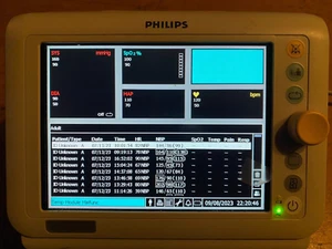 Philips SureSigns VS3 Patient Monitor - Picture 1 of 4
