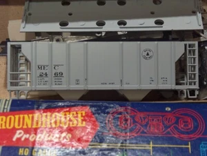HO Roundhouse Accurate Finishing Eastern Maine RR 70 ton hopper 2469 kit #255 - Picture 1 of 3