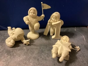 Snowbabies Follow Me with 2000 Flag + 3 More Figurines - Lot #Q111 - Picture 1 of 5