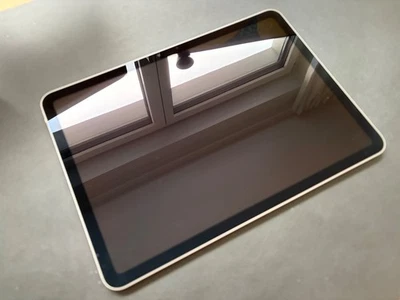 Apple iPad Air 11 (M2) 2024 WiFi 128 GB Space Grey + Logitech Combo Touch Bundle - Bild 1 von 4