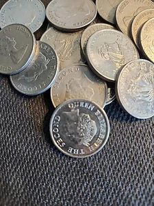 Eastern Caribbean States Coin 25 Cents | Golden Hind Ship | 1981 - 2000 Nice  - Picture 1 of 9