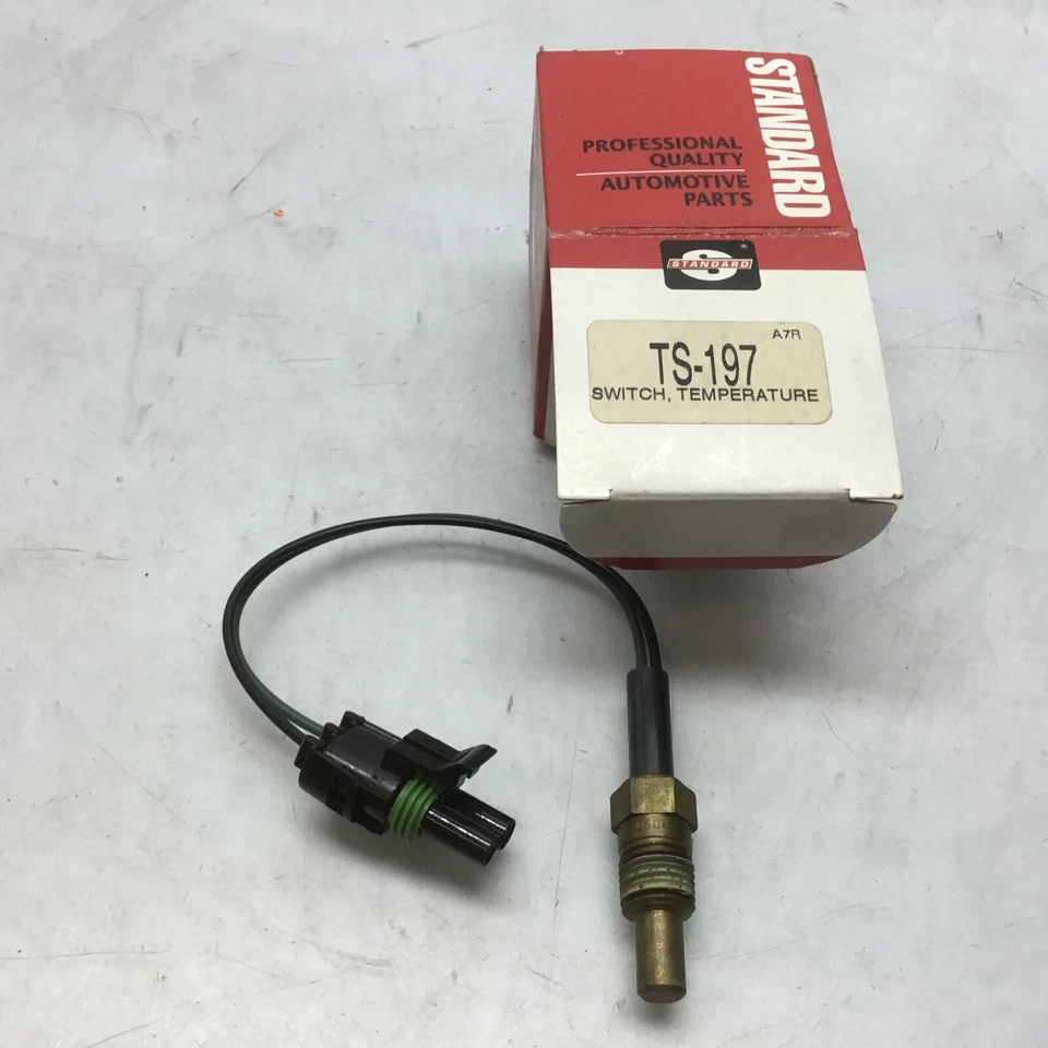 Standard Motor Products TS-197 Engine Coolant Temperature Sender - Image 1 of 1