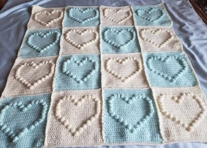 Coperta all'uncinetto cuori - 35 x 34 pollici (verde pastello e bianco antico) - Foto 1 di 7