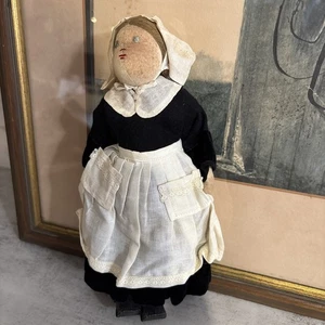 bambola di stoffa vintage che indossa un costume tradizionale - Foto 1 di 7