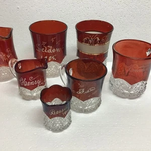 Gruppe von acht antiken Souvenirstücken aus Rubinglas - Bild 1 von 10