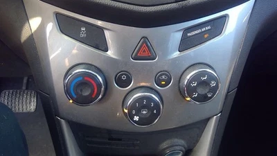 Used A/C Selector Switch fits: 2015 Chevrolet Trax w/o heated seat LT Grade A Foto 1 de 4