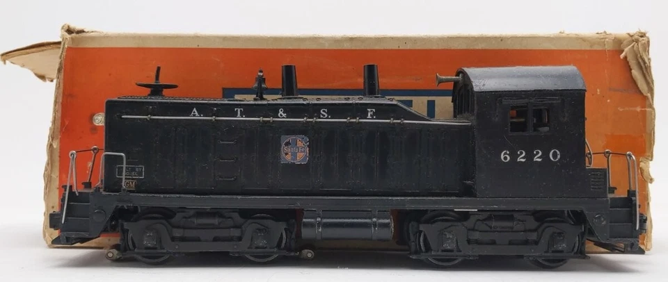 Lionel 6220 Vintage O AT&SF Type II GM NW-2 Diesel Switcher #6220 with Bell/Box - Image 1 of 4
