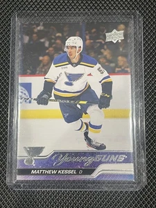 Matthew Kessel - 2023-24 Upper Deck Series 1 - Young Guns #240 RC - Blues - Foto 1 di 1