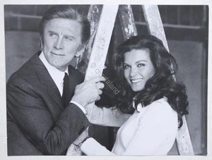Fotografia degli attori Kirk Douglas e Florinda Bolkan - anni '70 - Foto 1 di 1