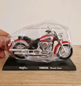 MAISTO 2 WHEELERS 1:18 RED SILVER YAMAHA ROAD STAR MOTORBIKE MODEL - Picture 1 of 1