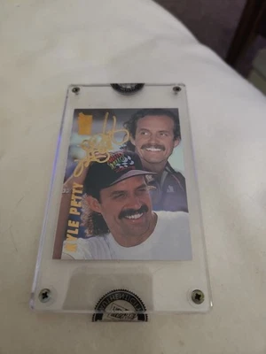 1994 Press Pass VIP Kyle Petty 24K Gold Signature Card 469/1500 - Image 1 of 4