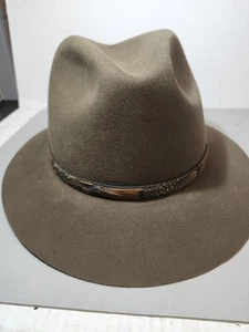 Royal Stetson Weekender Felt Walnut Fedora Hat 7 1/4 62 Feather Band Brim - Picture 1 of 10