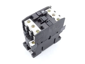 MOELLER DIL0AM-110V/50HZ/120V/60HZ CONTACTOR - Picture 1 of 4