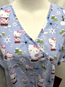 Hello Kitty Winter/Weihnachten hellblau Peeling Top Größe 2XL 3 Taschen V-Ausschnitt - Bild 1 von 11