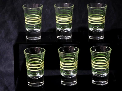 Vintage HAZEL ATLAS Shot Glass Verde Amarillo Raya MCM Art Deco Retro - Juego de 6 Foto 1 de 4
