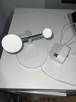 Cargador inalámbrico 3 en 1 Belkin para iPhone, Apple Watch y AirPods Foto 1 de 3