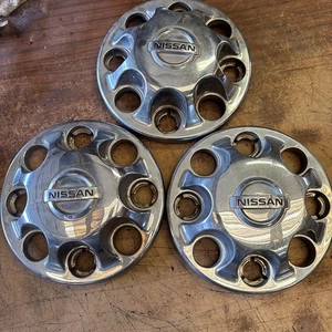 8 3/4" Nissan NV1500, NV2500, NV3500 OEM Chrome Center Cap #40342-1PG0A single - Picture 1 of 14