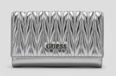 Guess Kirkwall Mini Crossbody Flap silber  Damen Umhängetasche  Metallic "Neu" - Bild 1 von 3
